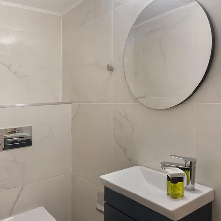 Phaedrus Living Breeze Residences Grace Apartment *