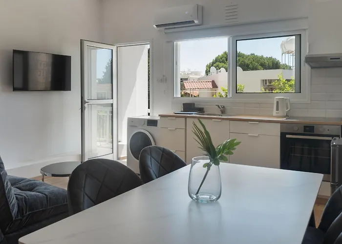 Phaedrus Living Breeze Residences Grace Appartement