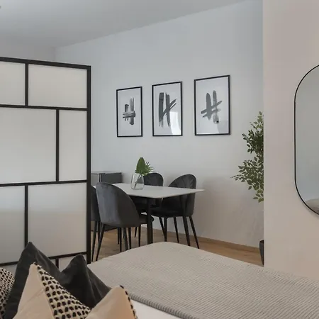 Apartment Phaedrus Living Breeze Residences Grace *