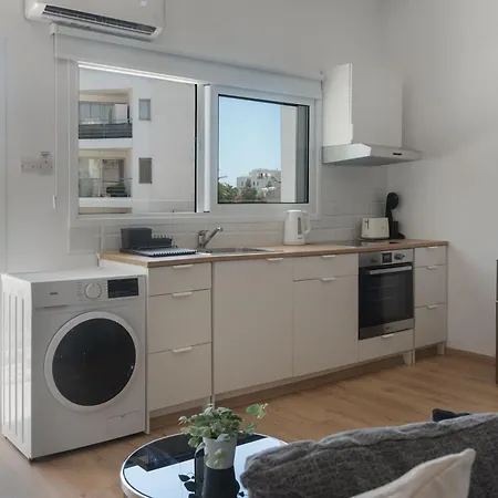 Апартаменты Phaedrus Living Breeze Residences Grace