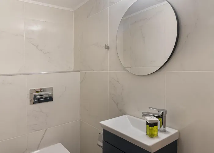 Phaedrus Living Breeze Residences Grace Апартаменты *