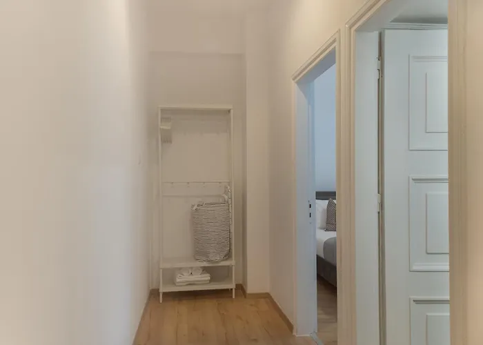 Апартаменты Phaedrus Living Breeze Residences Grace