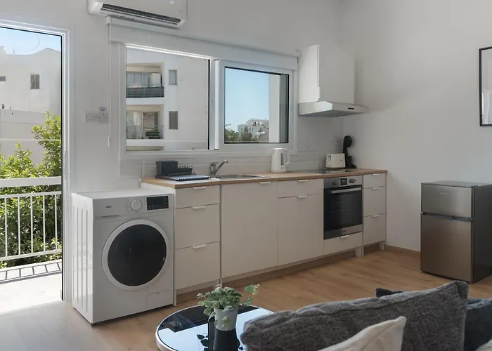 Апартаменты Phaedrus Living Breeze Residences Grace